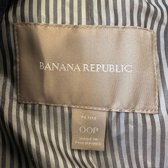 Banana Republic Navy Cutaway Blazer. Size 00 Petite. - Picture 6 of 8